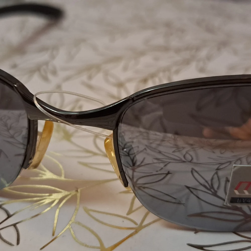 Solaray Mens Stylish Black Metal Mirror Sunglasses.
